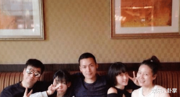 范明|国家一级演员，娶大6岁二婚富婆恩爱23年，继子英俊是他的骄傲