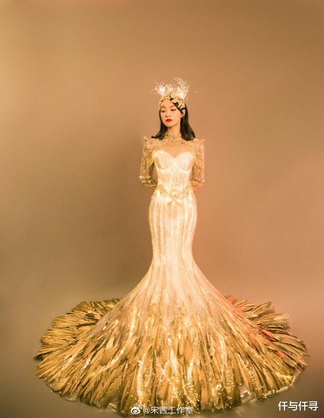 宋茜|宋茜金鹰战袍并没赢,谭松韵时尚资源太虐了,2017年旧款礼服所幸有哥哥相伴