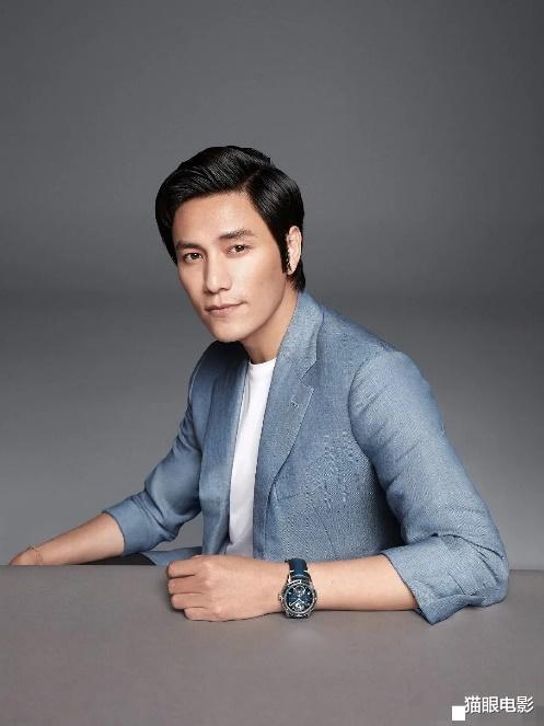 「陈坤」44岁陈坤代言顶奢品牌,发福依旧颜值高,比一旁90后明星显年轻!