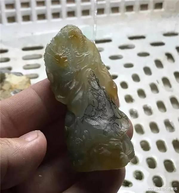 [翡翠]看了这些设计才知道为什么这个场口的翡翠原石是玉雕师的挚爱！