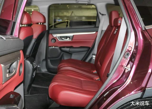 本田CRV:本田“颜值王”到店!新款油耗4.9L,破百只需7.8S,价格很亲民