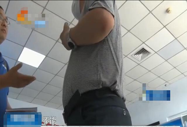 违章建筑▲强占农民土地盖房，被判违建却迟迟不拆，相关领导：你是想质问我吗？