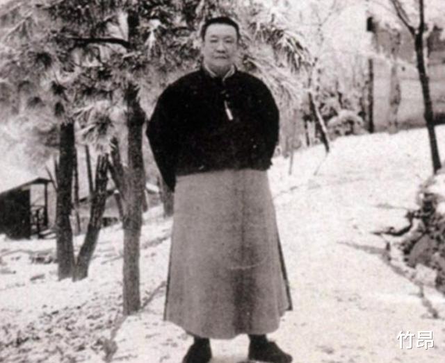 |身为妾室，她在饭桌前站了24年，儿子科举及第后丈夫说：坐下吃吧