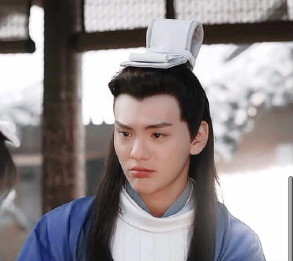 王一博|乐华全员钢铁直男：王一博抱手避嫌，黄明昊说游戏比恋爱重要