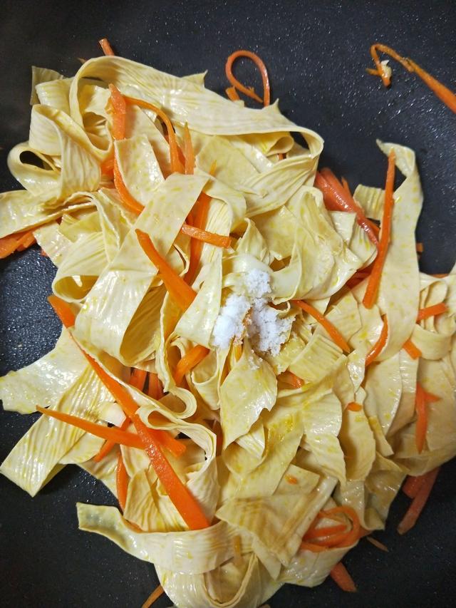 【白萝卜】胡萝卜和“它”天生一对，隔天吃点，排出黑宿便，肚腩不见腰细了