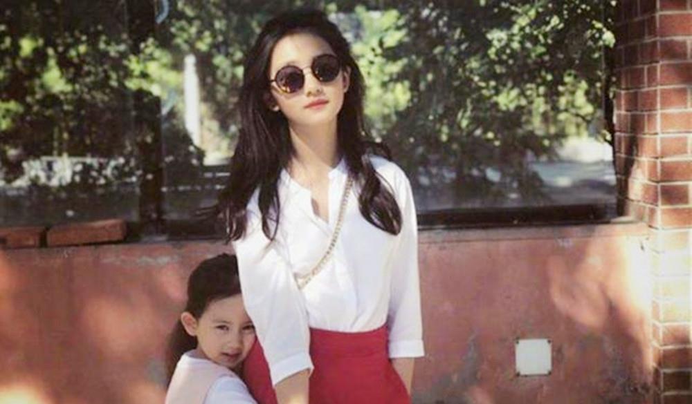 『美甲』黄多多涂口红、染发美甲，却让人夸赞羡慕，原因让人佩服