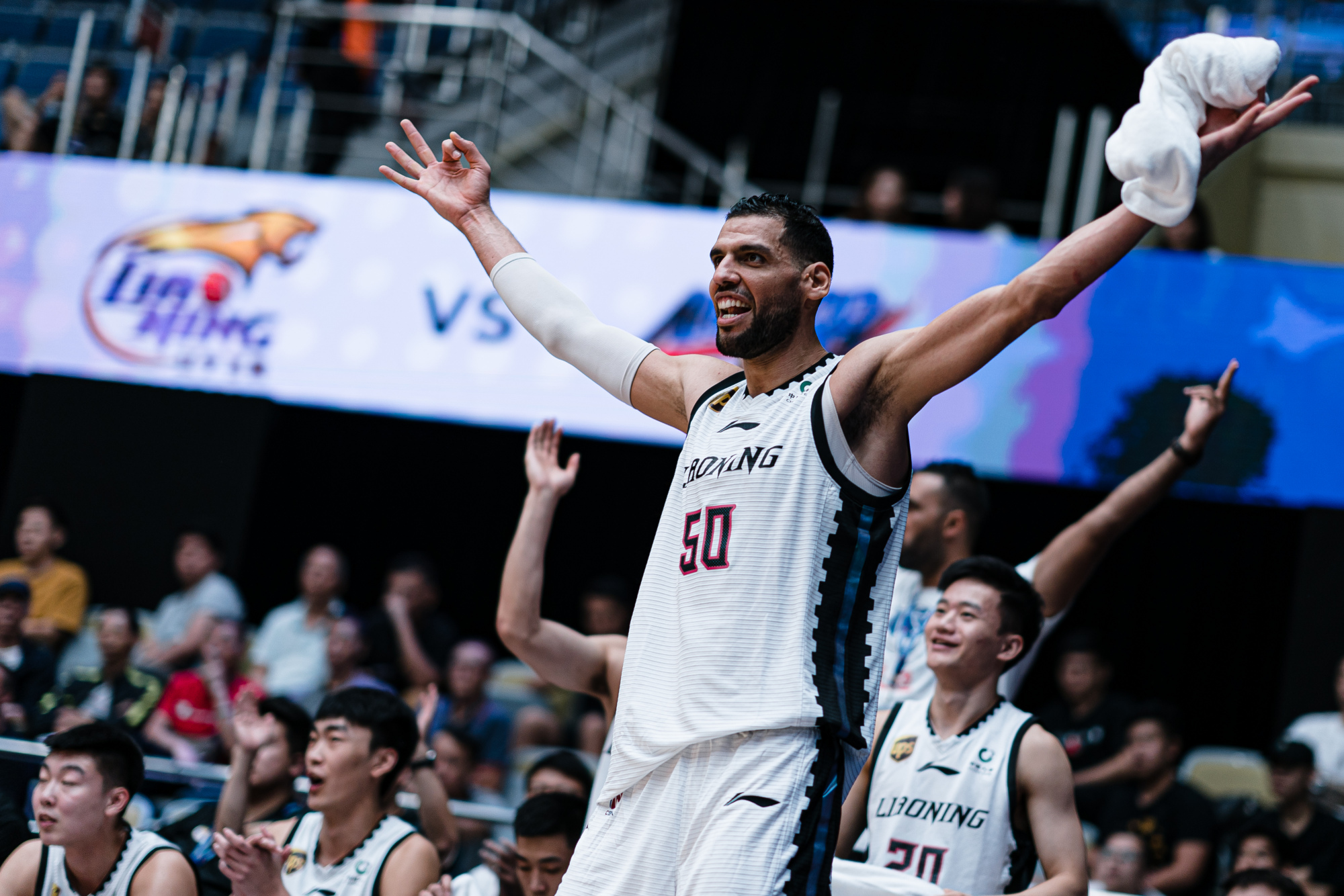 辽宁男篮■三分神射手+2米18中锋！辽篮全新外援组合浮出水面，争冠有希望