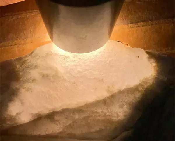 #翡翠#珍藏多年的翡翠原石,突然心血来潮,一刀切开后笑的合不拢嘴!