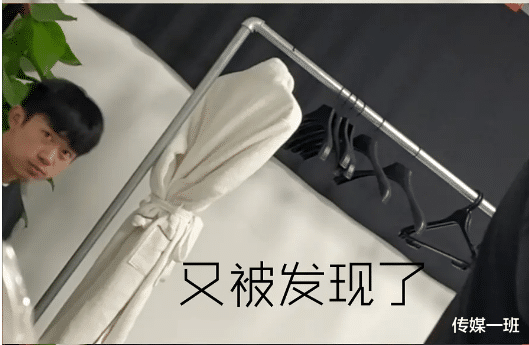 易烊千玺|易烊千玺素颜被槽，手抓包子一口吞，拼事业太辛苦，20岁显疲惫