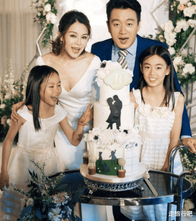 佟大为■佟大为果然“不简单”，老师8年为他生了3个孩子，情商真不低！