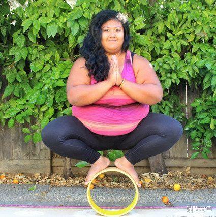 |最柔软的胖子，英国400斤女子酷爱瑜伽：没有什么动作可以难倒我