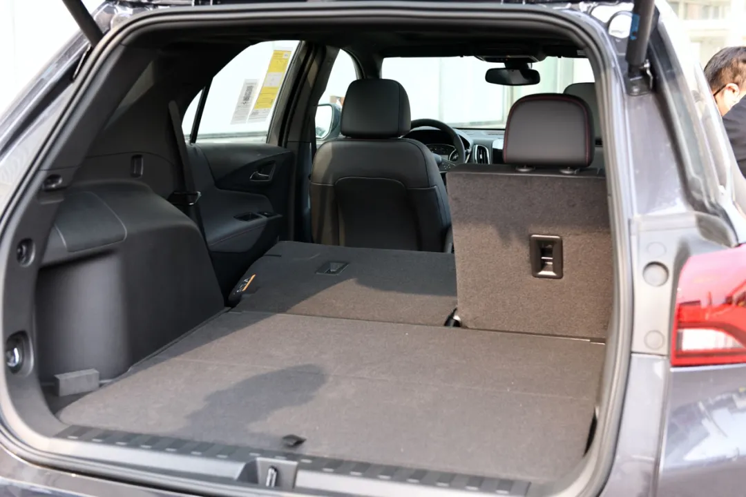 雪佛兰|新款探界者实拍:前脸焕然一新,全黑外观套件帅炸