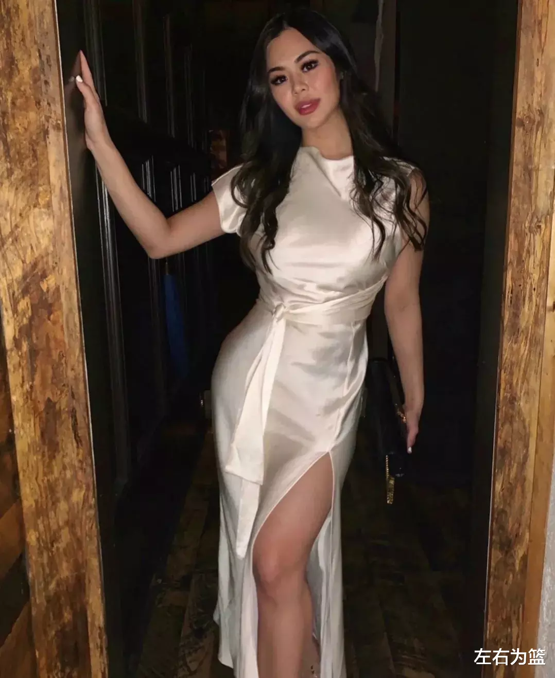 卡戴珊|宏远前外援用女友当健身器材!这个身材妥妥的亚洲卡戴珊啊!