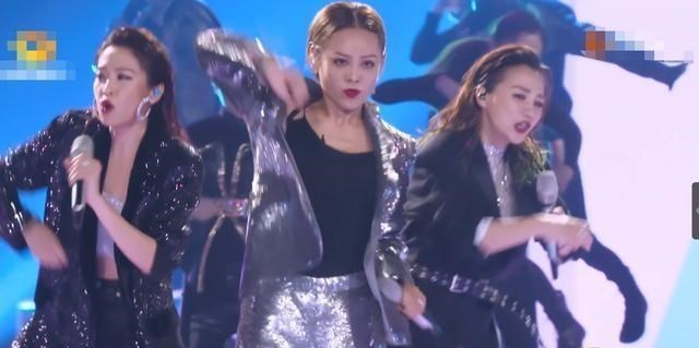 吴昕|张雨绮首轮公演，一身荧光绿超嫩太甜美！终于能看出比吴昕小4岁