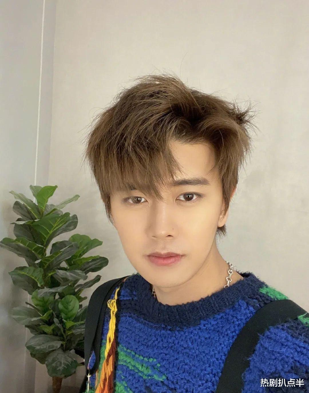 肖战@新生代古装六大神颜男主，肖战邓伦上榜，网友：第一难以服众