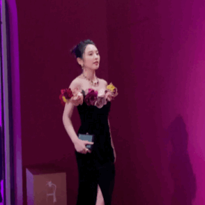 郑爽|郑爽疯狂减肥遭反噬，先从脸垮起，老态尽显，真是90后？