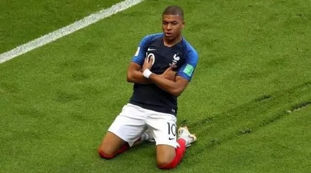 #C罗#世界足坛排名前三的巨星:C罗未入选,榜首毫无争议