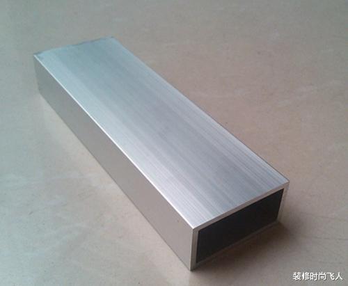 【】定制橱柜万万要让工人装这块东西，用几十年都没问题，太实用了