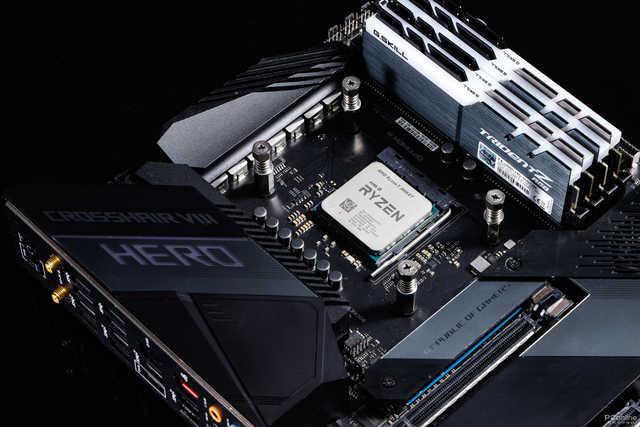 『中超』我再也不敢说AMD单核弱啦！新3000XT处理器首测