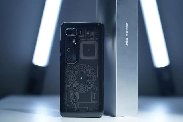 小米科技|上手小米10年的「至尊机」！售价5299，这超大杯分量十足