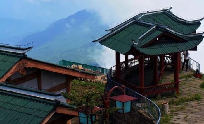 #峨眉山#我国差评率最高的景点：最低上香费用60元，能否保住5A级景点？