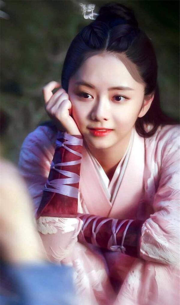 『锦衣之下』《锦衣之下》原定女主人选曝光，看清是谁后，网友：谢谢不演之恩