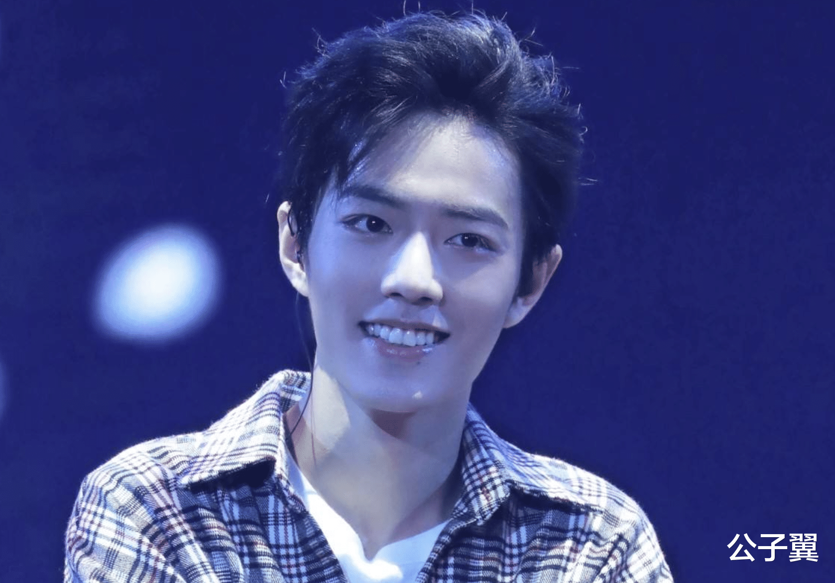 『肖战』肖战发新歌全面复出，单曲销量频破纪录，粉丝行为再次被担心