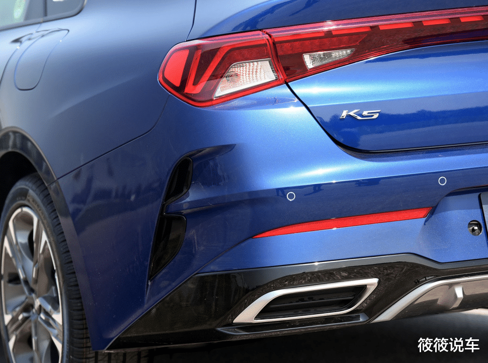 起亚K5|B级车界的“新成员”，比丰田凯美瑞气派，搭2.0T+8AT，车长4米98