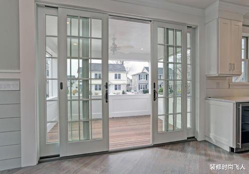 @家中阳台不要装推拉门,占地方还不实用,聪明的有钱人都这样设计