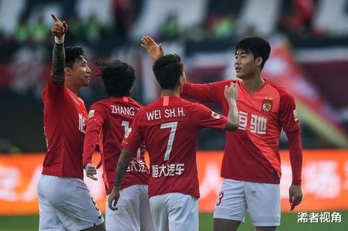 「中超」重磅！曝中超即将诞生超级转会：上港迎新强敌，恒大有望成大赢家