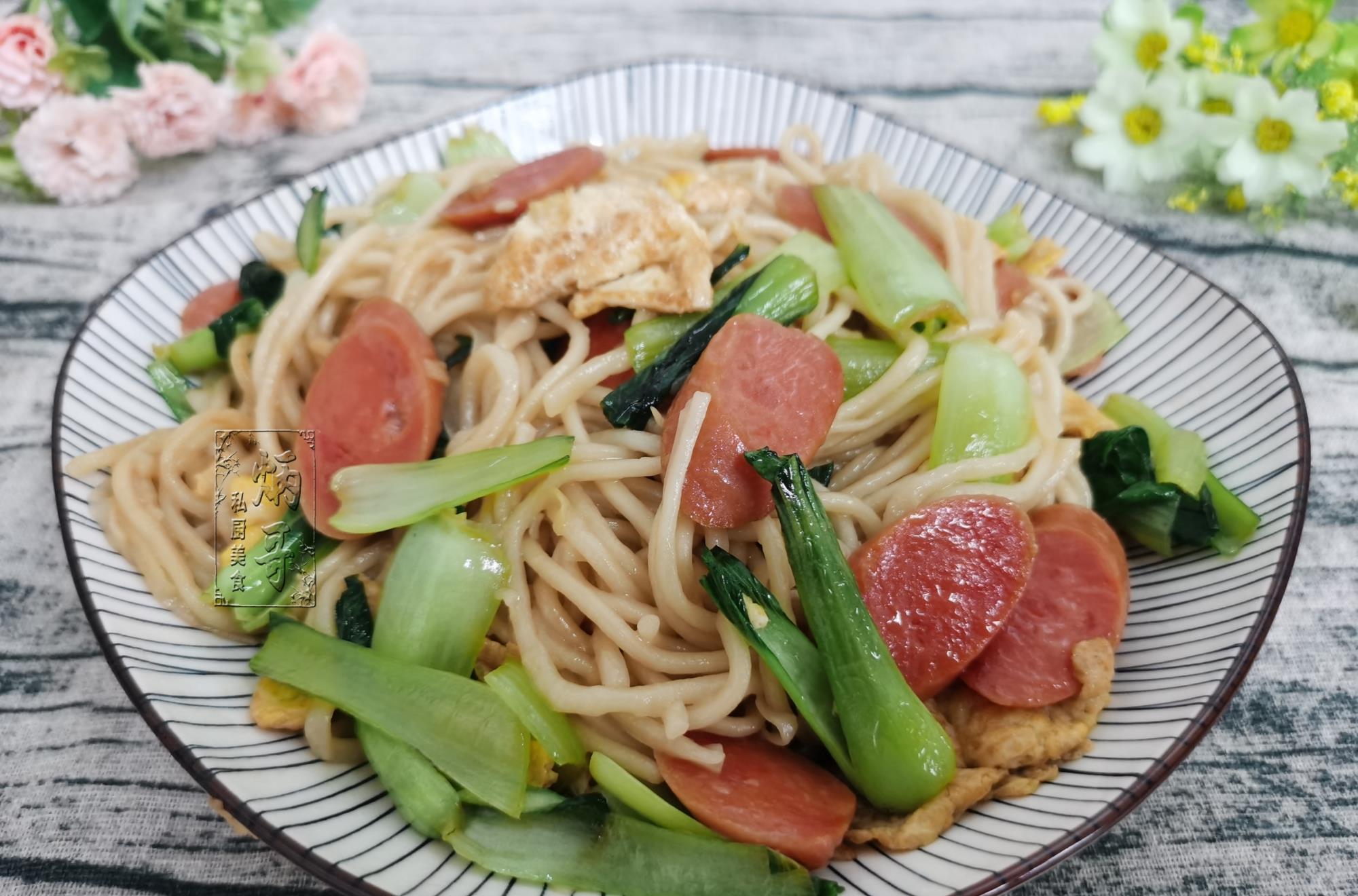 面条|我从不点外卖，晒晒一个人的午餐，3块钱，5分钟就搞定，营养好吃