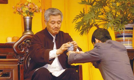 #赵本山#被“全网通缉”的演员，师傅赵本山都不敢替他说话，自作孽不可活