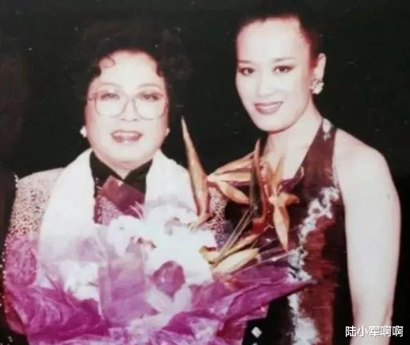 春晚|她是著名歌唱家，24岁登春晚爆红后远赴国外，56岁却客死异乡