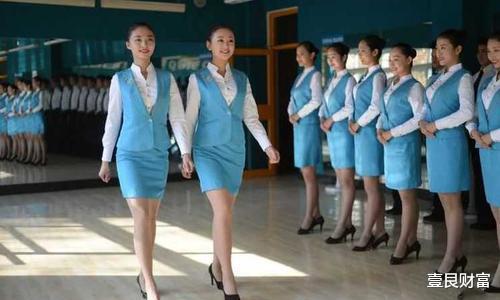 |又一“高端职业”兴起，女性入行“很难”，首要条件：必须穿丝袜