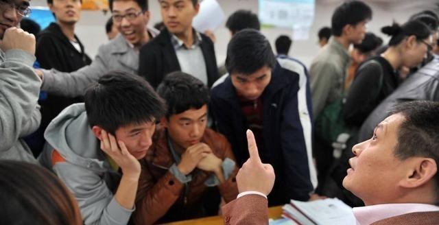 |适合女生的4个大学专业，不仅就业率高，而且薪资待遇还很好