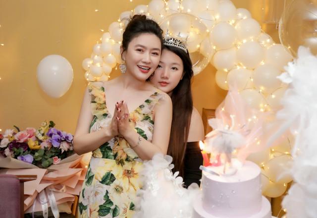 田海蓉|田海蓉女儿罕见曝光！13岁有国际范却被批太成熟，生父身份成谜
