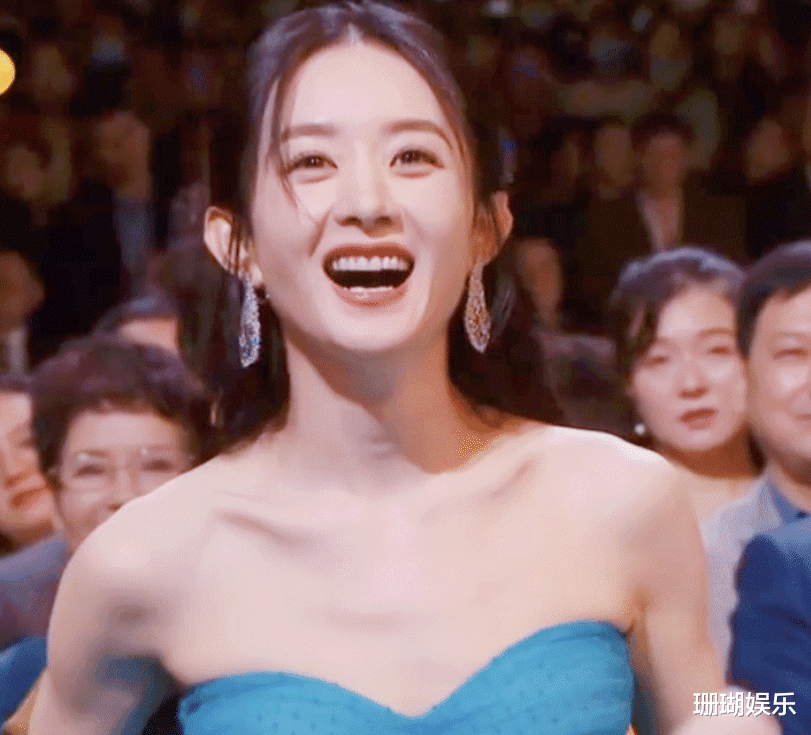 赵丽颖|赵丽颖明蓝色造型太养眼，失去美颜精修的生图下，这状态认真的？