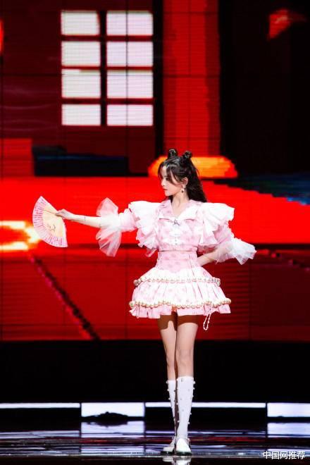 长相思|杨超越晚会被嘲表演了个寂寞，本尊回应：打零工也是打工