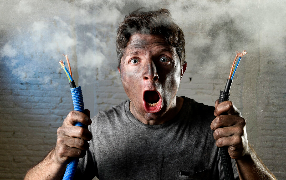 |钓鱼触电事故层出不穷，碳竿导电是致命缺陷？玻璃钢鱼竿才安全？