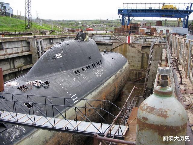 核电站▲俄罗斯公布拆除核潜艇的照片，核反应堆曝光，比一辆轿车还小