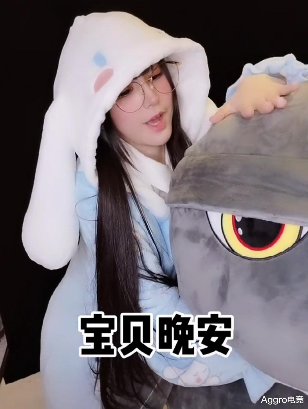 蔡萝莉|蔡萝莉习惯露全脸出镜，粉丝却不敢相认，为何每时每刻都在变