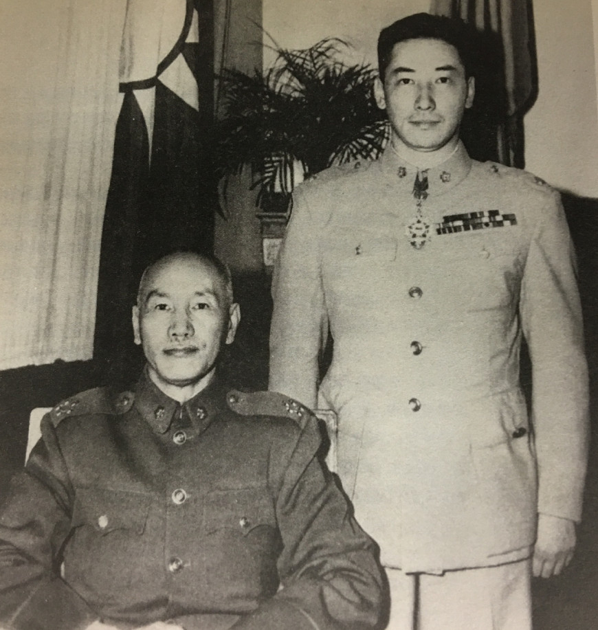 蒋介石|蒋介石曾在中国台湾被称为总统，视察时老兵叫了声“委员长”，他前后态度大变