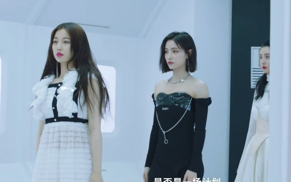 虞书欣@虞书欣面对高清镜头，特写到眼妆，拉近看清几层双眼皮，懵了