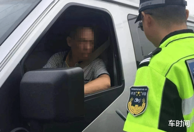 4s店@新车自带“隐私玻璃”被罚款200元,车主喊冤:原车就有,为什么不罚厂家