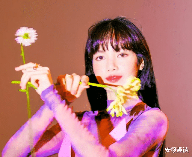 [lisa]Lisa被造型师坑了？故意把腮红涂成一坨，却意外带火“醉酒妆”