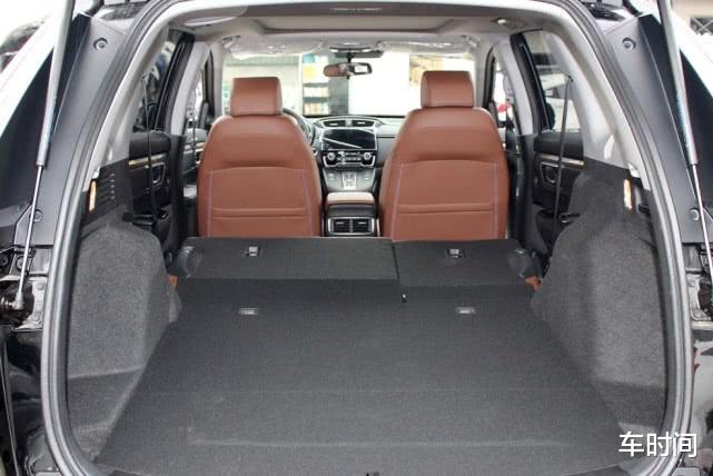 「本田CRV」全球公认的好车，轴距2米66，油耗仅4.8L，30天甩出18610台