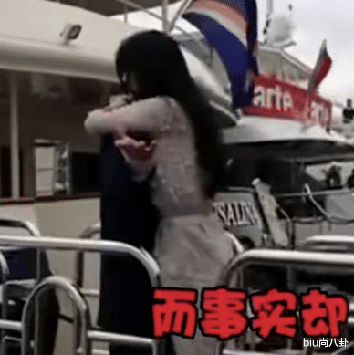 「成龙」成龙范冰冰合影只拍上半身,看到最后一张全身照,是我们错怪他了