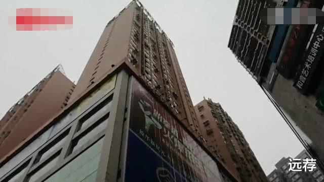 远荐|重庆跳楼者砸死俩女生！家属向酒店索赔17万！因窗户不合格！
