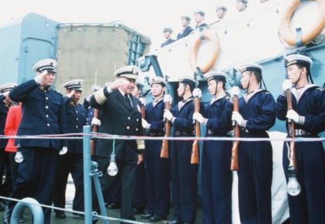 仪仗队|首次访华就想耍威风？我国直接撤走仪仗队：热脸不贴“冷屁股”！