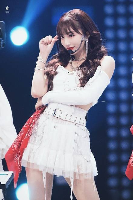 「陆柯燃」《青你2》直播翻车细节，当公布陆柯燃名次时，现场传出巨大骂声